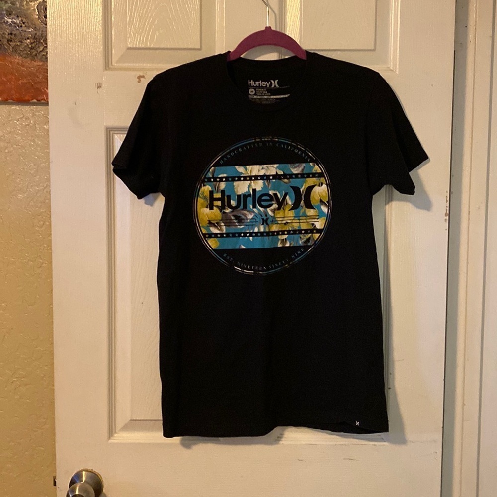Mens Hurley T-shirt with tropical shark design. M107
